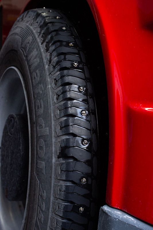 <p>The details of the wheels of the roller, which come into contact with the rubber flooring.</p>
